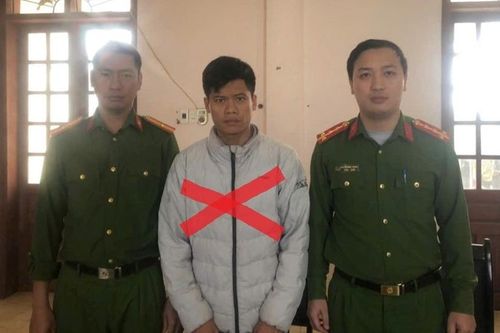 Khởi tố đối tượng túm áo, kéo lê người phụ nữ ngày 8/3