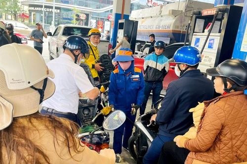 Nỗ lực bình ổn thị trường khi giá xăng, dầu biến động