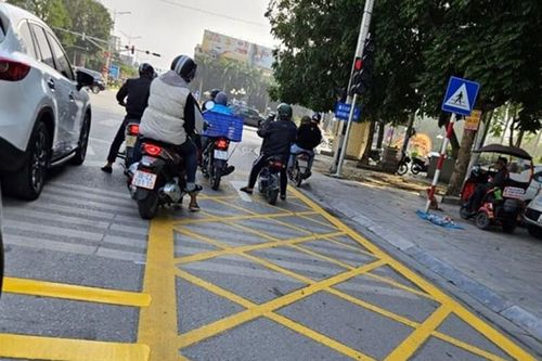 Đây là lỗi nhiều người đi xe máy mắc phải, mức phạt tới 14 triệu đồng