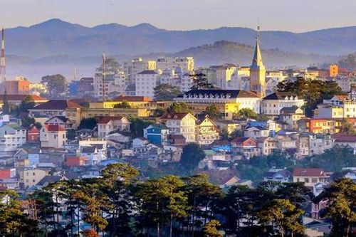 Lâm Đồng đẩy mạnh loạt giải pháp hút khách du lịch khi sân bay Liên Khương tạm đóng cửa