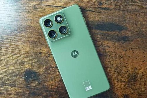 Smartphone 'nồi đồng cối đá', thiết kế siêu mỏng, giá 12,99 triệu đồng tại Việt Nam