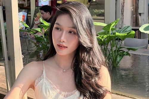 Á hậu Phương Anh diện váy lụa thướt tha tôn lên làn da trắng mịn