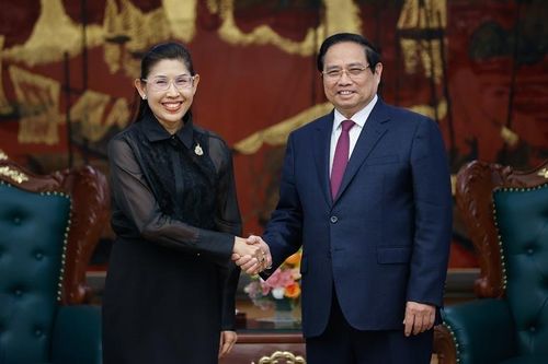 Thủ tướng đề nghị Thái Lan tạo thuận lợi bảo đảm nguồn cung nhiên liệu hàng không