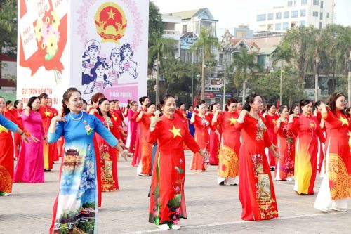 Phụ nữ Thanh Hóa: Gửi trọn niềm tin qua lá phiếu