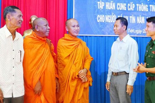 Góp sức giữ bình yên xóm, ấp