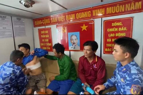 Kịp thời cứu ngư dân trên tàu cá bị cháy