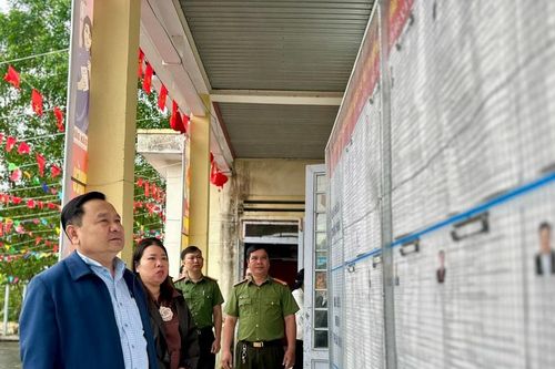 Phó Chủ tịch HĐND thành phố Nguyễn Công Thanh kiểm tra công tác chuẩn bị bầu cử tại xã Chiên Đàn