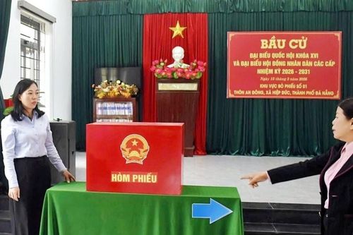 Lãnh đạo Mặt trận thành phố Đà Nẵng kiểm tra công tác chuẩn bị bầu cử tại xã Hiệp Đức và Phước Trà