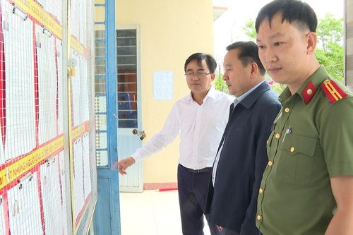Phó Chủ tịch HĐND thành phố Nguyễn Công Thanh kiểm tra công tác chuẩn bị bầu cử tại xã Phú Ninh