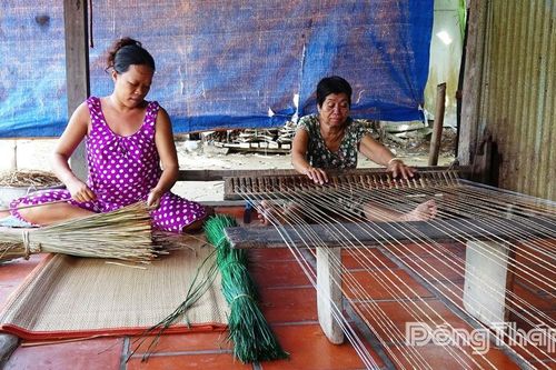 Trăm năm Làng chiếu Định Yên