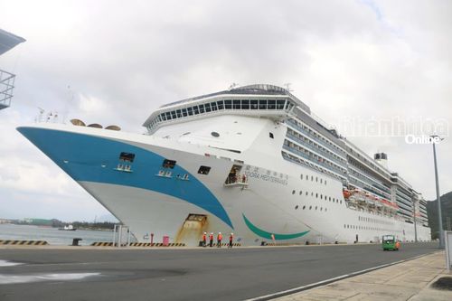 Tàu du lịch biển Andora Mediterranea đưa khách du lịch đến Khánh Hòa lần thứ 6 trong năm 2026