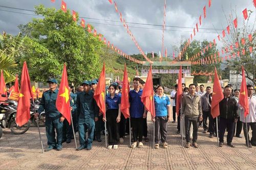 Xã Tây Khánh Vĩnh tuyên truyền lưu động về bầu cử