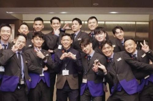 Lịch sử ngành hàng không: Vì sao tiếp viên nam từng bị khước từ suốt nhiều thập kỷ?