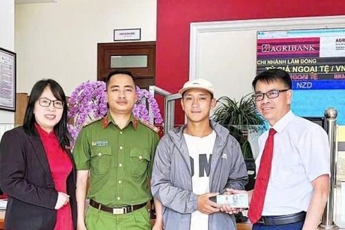 Nghĩa cử đẹp 'nhặt được của rơi, trả người đánh mất' tại phường Lang Biang - Đà Lạt