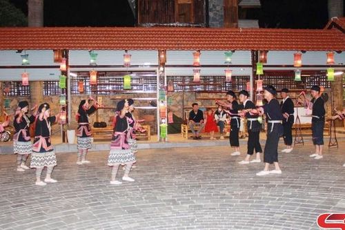 Văn nghệ quần chúng - cầu nối phát triển du lịch