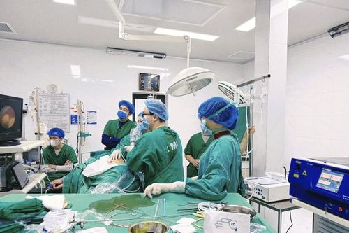 Bệnh viện Đa khoa khu vực Bắc Quang thực hiện thành công kỹ thuật tán sỏi thận qua da