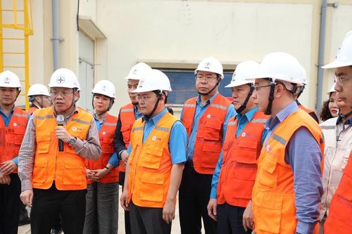 Chủ tịch Tổng Liên đoàn lao động Việt Nam thăm, động viên người lao động tại Trung tâm Điện lực Quảng Trạch