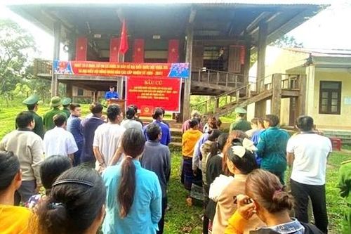 Bà con biên giới dọc dãy Trường Sơn trước ngày hội lớn