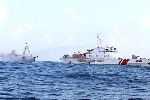 Cứu hộ 4 ngư dân trên tàu cá bị cháy ở vùng biển Tây Nam