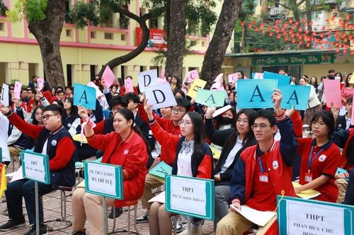 Có nên quy định giáo dục bắt buộc đến hết trung học phổ thông không?