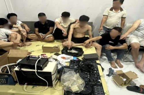 Bắt quả tang nhóm dân chơi 'bay lắc' trong tiệm cầm đồ lúc rạng sáng