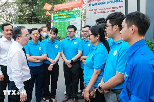 Đoàn công tác hơn 60 y bác sỹ TPHCM lên đường khám sức khỏe cho quân và dân Trường Sa