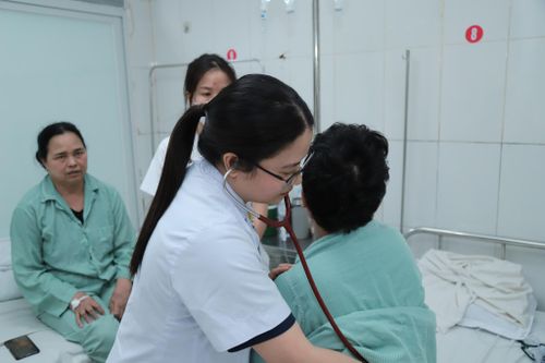 Bảng lương bác sĩ dự kiến từ 1/7 khi lương cơ sở tăng 8%