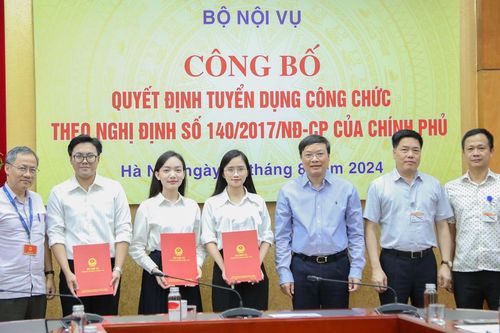 Chính phủ: Có cơ chế sử dụng nhân tài liên thông khu vực công - tư trong năm 2027