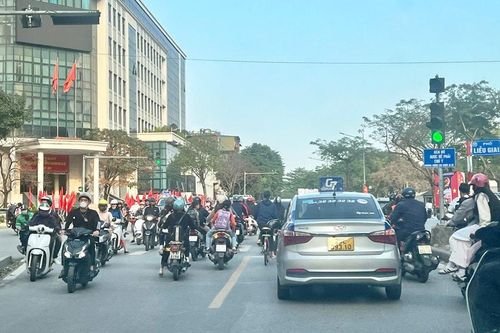 Điều khiển phương tiện giao thông lấn làn đường: Hiện tượng nguy hiểm