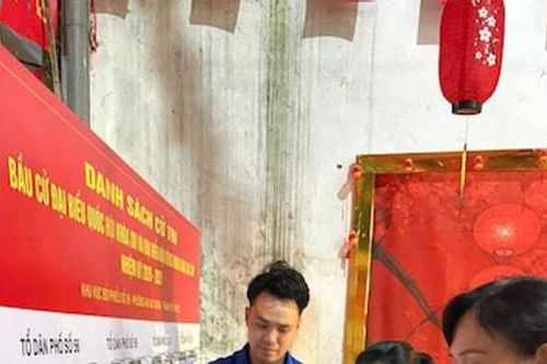 Cử tri phường Hai Bà Trưng gửi gắm niềm tin qua lá phiếu bầu