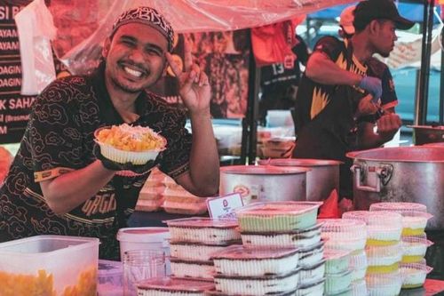 Các nhà bán lẻ Malaysia 'kiếm bộn' trong tháng lễ Ramadan