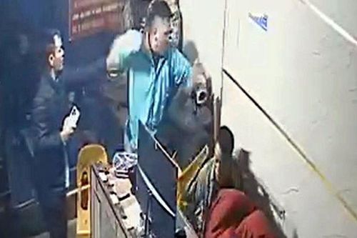 Công an vào cuộc vụ tài xế xe công nghệ hành hung người dân giữa đêm ở Hà Nội