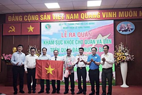 60 'chiến sĩ áo trắng' TPHCM lên đường chăm sóc sức khỏe quân, dân Trường Sa