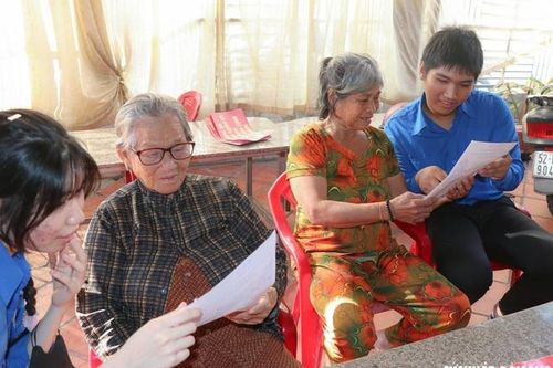 Thanh niên ở Khánh Hòa xung kích hỗ trợ công tác chuẩn bị bầu cử