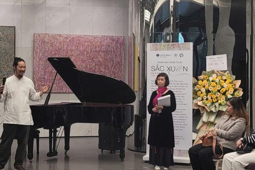 Trưng bày 'Sắc xuân' - góc nhìn mới lạ về hội họa trừu tượng