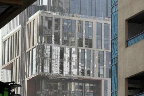 Trung tâm tài chính, tòa nhà chọc trời ở Dubai 'thủng lỗ chỗ'