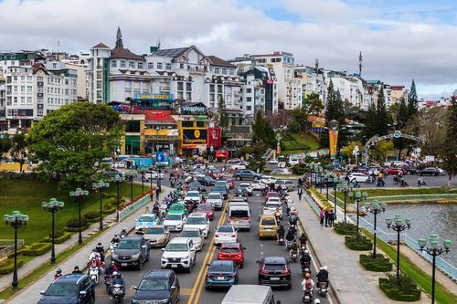 Đà Lạt điều tiết giao thông khi sân bay Liên Khương tạm đóng cửa