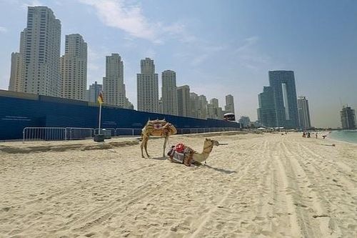 Dubai trống rỗng chưa từng thấy