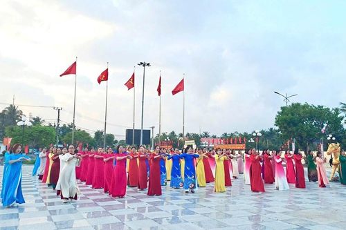 Phụ nữ Gia Lai tích cực tuyên truyền, hướng về ngày hội toàn dân