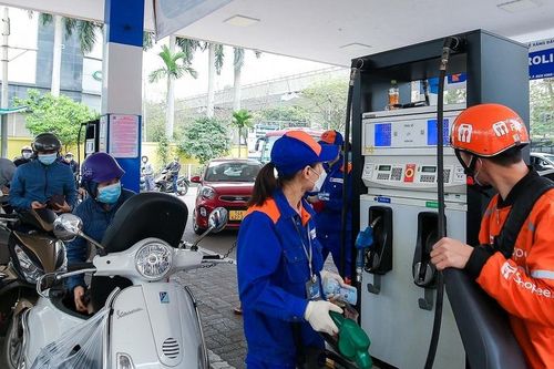 Tiếp tục chi Quỹ bình ổn, giữ nguyên giá xăng dầu