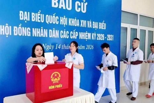 Cử tri đặc khu Bạch Long Vĩ vào ngày hội lớn