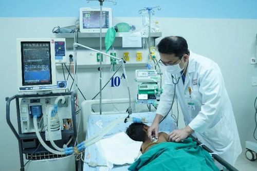 Ba bệnh nhân ngộ độc botulinum đã cai máy thở sau khi dùng thuốc đặc trị