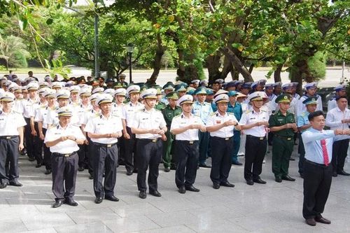 Đảo Trường Sa dâng hương tại các địa điểm văn hóa, tâm linh trước ngày bầu cử