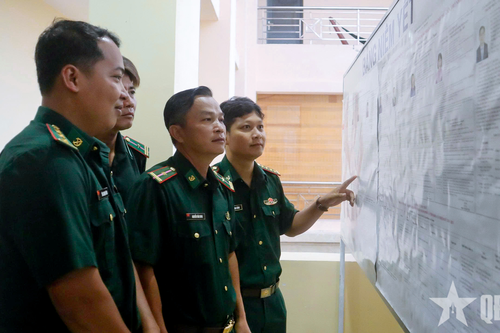 Cử tri lực lượng BĐBP TP Cần Thơ bỏ phiếu sớm bầu cử đại biểu Quốc hội và HĐND các cấp