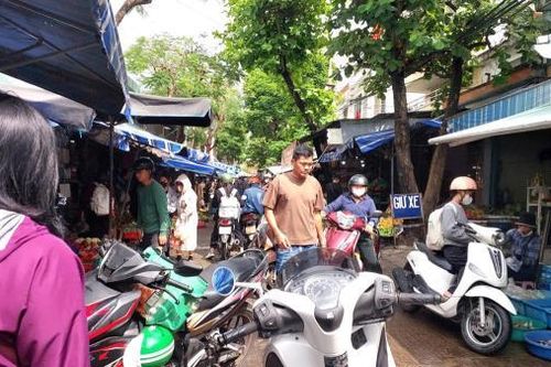 Ra đường họp chợ!