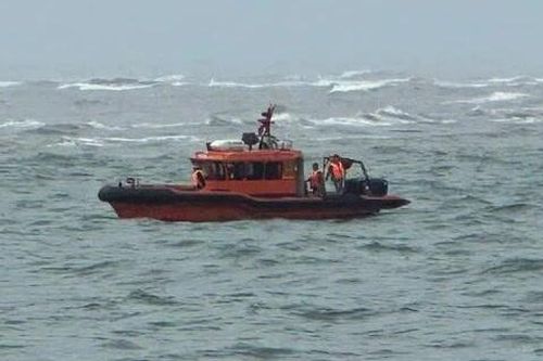 Sóng đánh chìm tàu cá, một ngư dân Quảng Trị mất tích