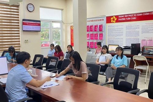 Bốn cán bộ phường ở Quảng Ninh bị tạm đình chỉ do chậm xử lý hồ sơ hành chính