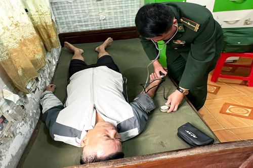 Quảng Trị. Một ngư dân mất tích khi thuyền đánh cá bị sóng đánh chìm tại cửa Gianh