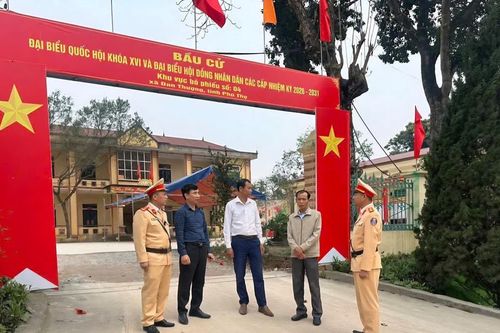 Cảnh sát giao thông Phú Thọ tăng cường đảm bảo an toàn giao thông trong ngày bầu cử