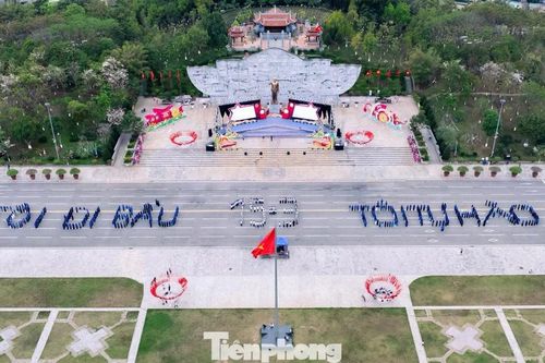 Thanh thiếu nhi tỉnh Sơn La xếp hình 'Tôi đi bầu - Tôi tự hào'